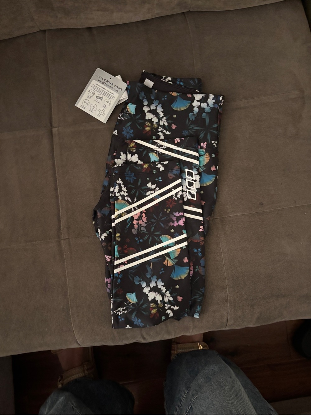 Lorna Jane Wild Botanical Leggings Womens Small Black 7/8 Tight Yoga Gym Ladies